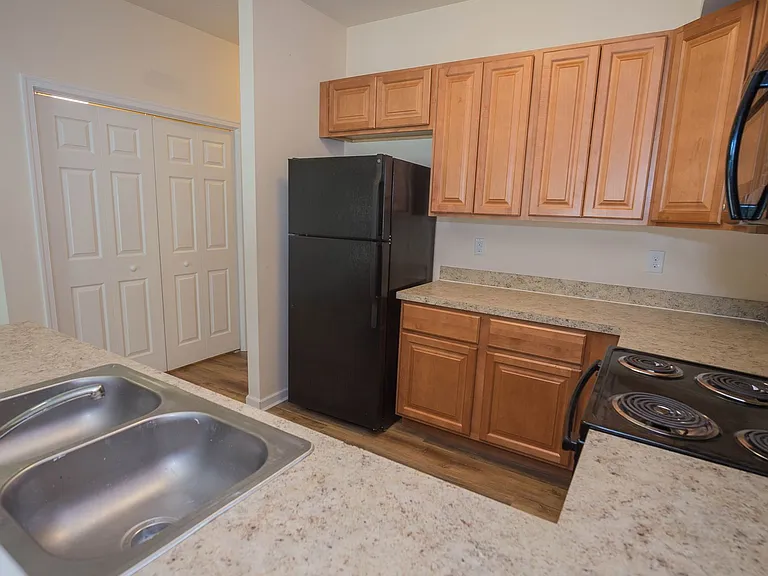 403 Parkview Ct — Photo 64