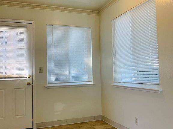 2nd image of 998 College Dr #B