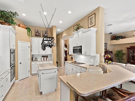 4th image of 308 W Blue Water Edge Dr