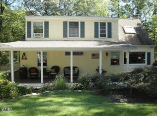 267 Pinewood Trl, Trumbull, CT 06611