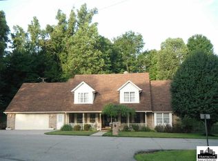 1 Oakbrook Dr, Huntington, WV 25705