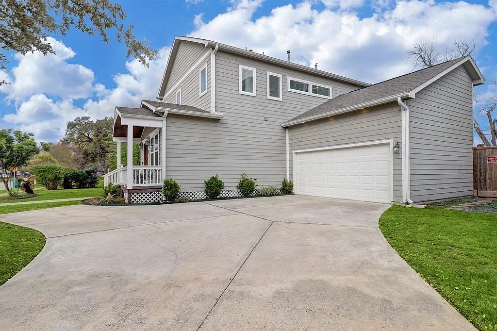 4 bed, 3.0 bath, 2349 sqft, $3,300 — Photo 3