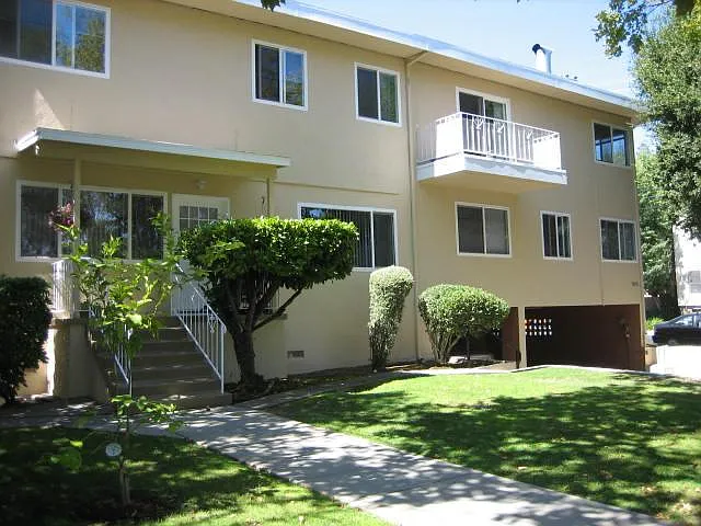 900 Palm Ave #7