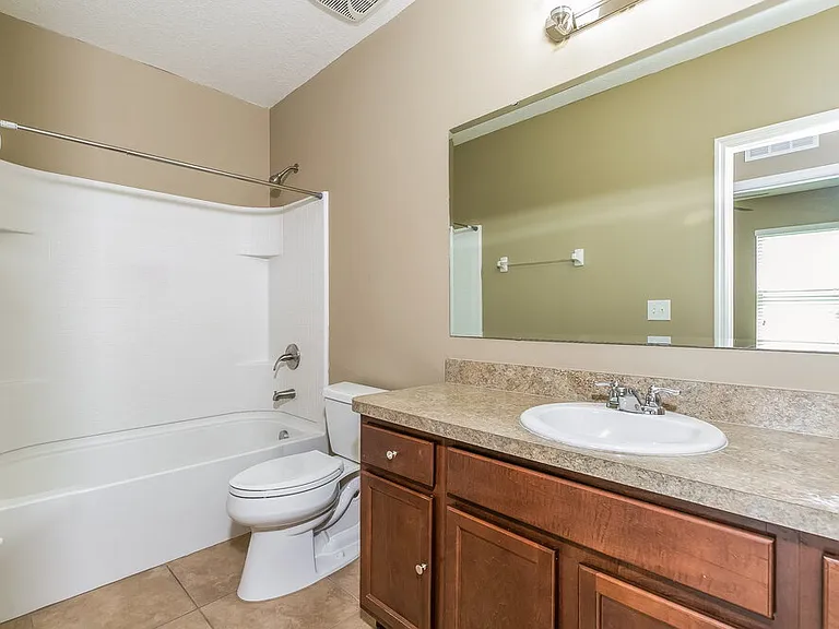 121 Daigledog St — Photo 14