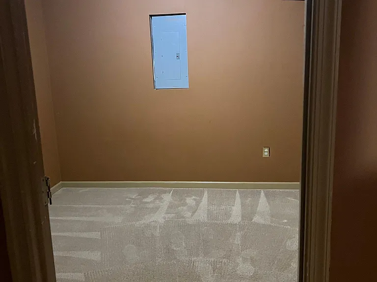 Basement bedroom size : 10' x 11'