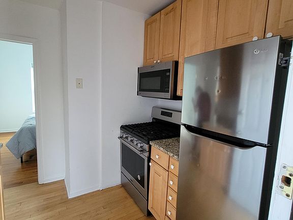 3rd image of 681 W Wrightwood Ave #3W