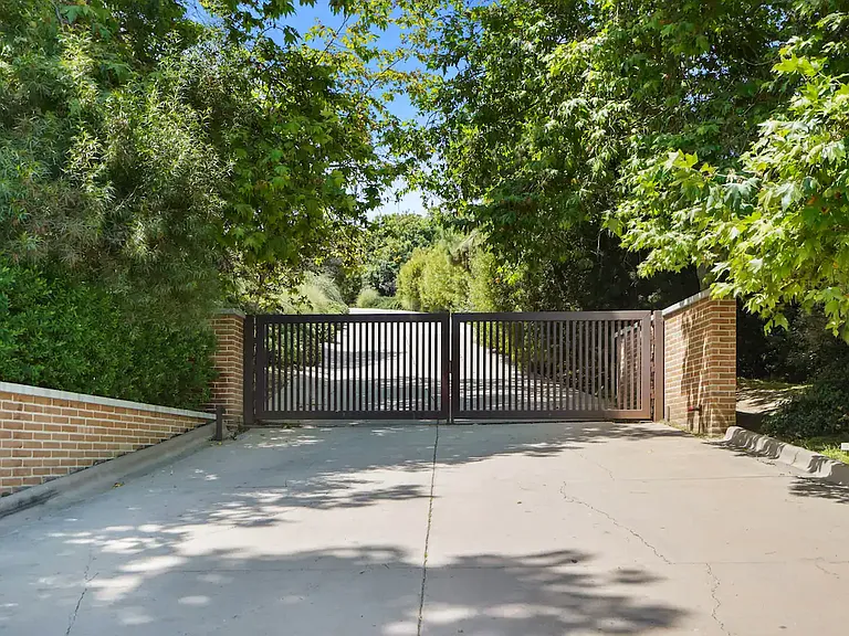 Ensures utmost privacy with beautifully designed landscaping and fencing.