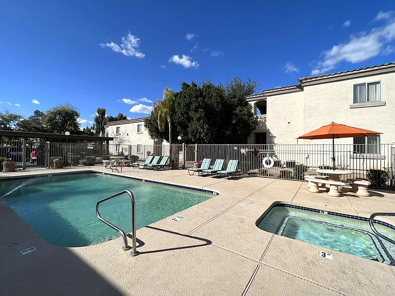 Deer Valley Regency Apartments — Photo 7
