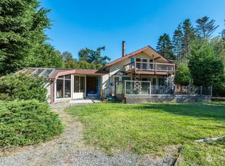 1318 Halsey Dr, Coupeville, WA 98239