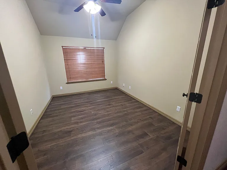 543 Drury Ln — Photo 13
