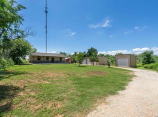 9195 S LOOP 1604 E, Elmendorf, TX 78112