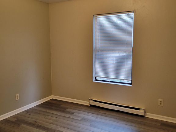 5th image of 117 W Balview Ave #3