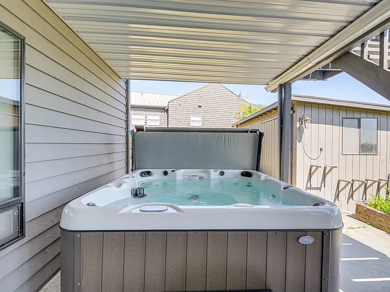 1395 Crestview Dr — Photo 27