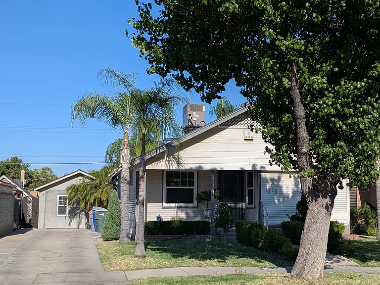 1330 N Arthur Ave — Photo 3