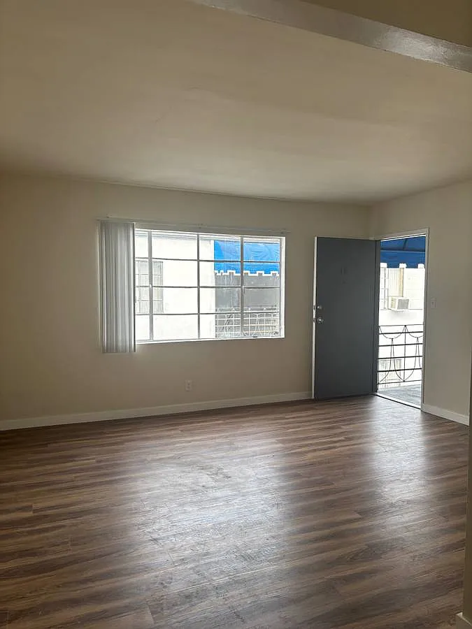 Argyle Apartments — Photo 1