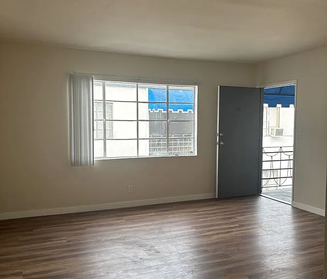 Argyle Apartments — Photo 1
