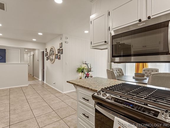 5th image of 2416 S Hickory Ave