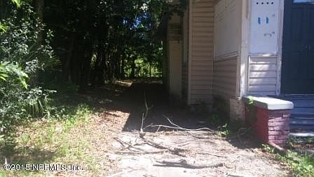 0502151127a-left and driveway