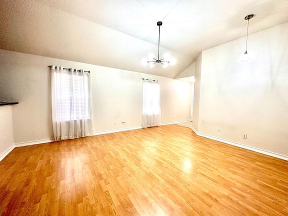 5th image of 11533 Petunia Dr
