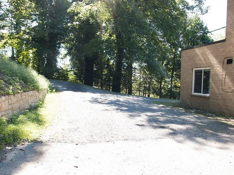 1223 Greenbrier Rd #1 — Photo 15