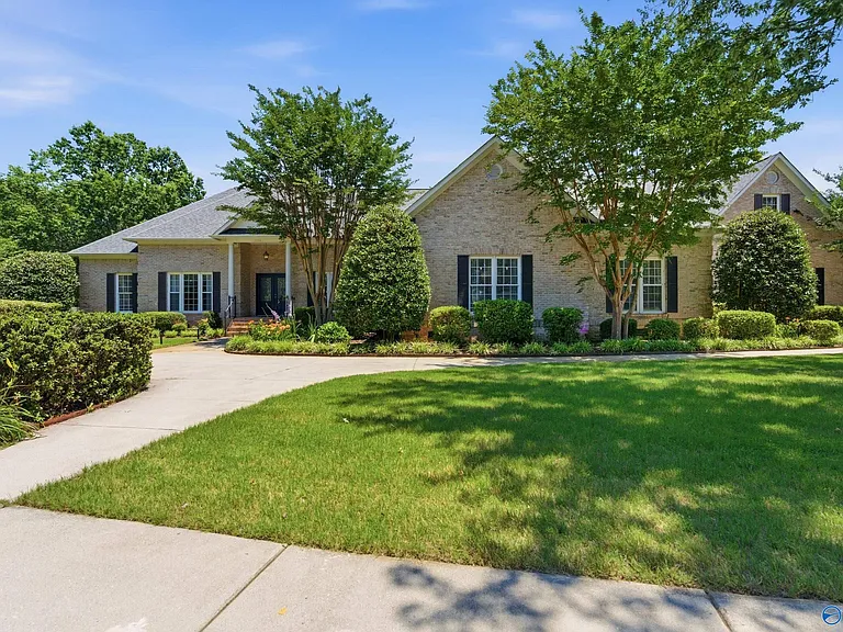 2704 Hampton Cove Way SE — Photo 3