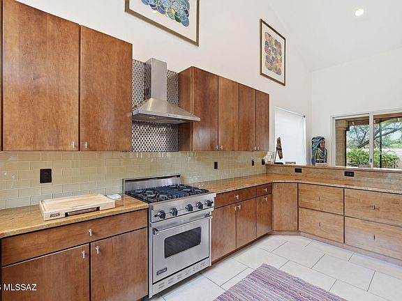 3rd image of 1361 E Sonoran Desert Dr