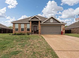 804 Navajo Trl, Mc Gregor, TX 76657