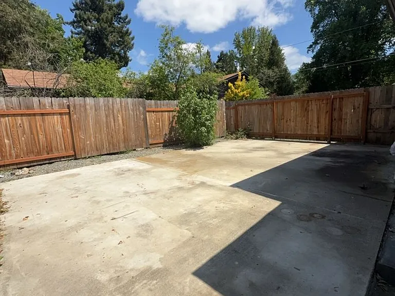 1202 NW Hawthorne Ave — Photo 17