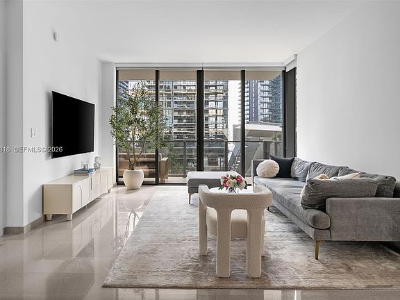 5th image of 88 SW 7th St APT 809