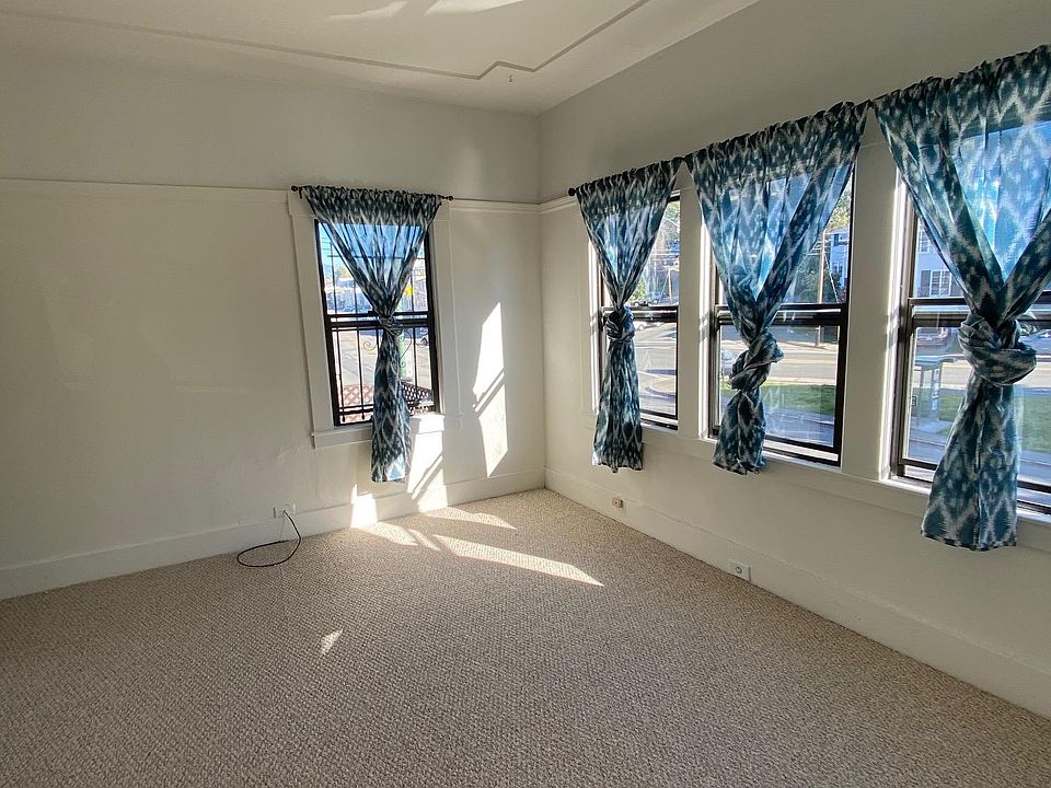 2nd image of 2223 Park Blvd APT 1