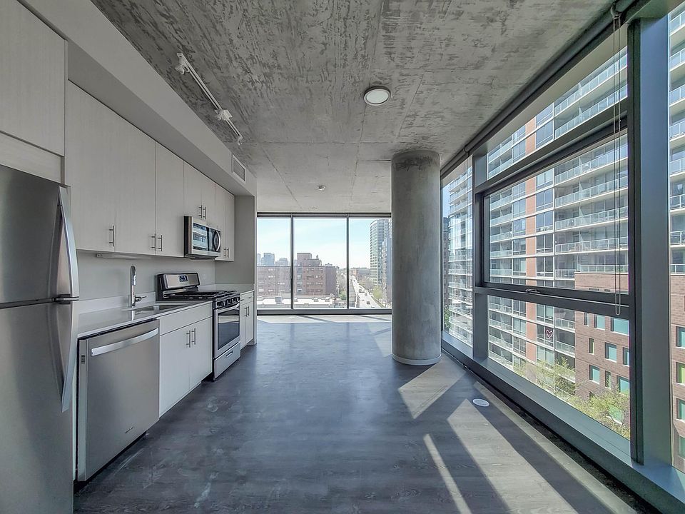 2nd image of 718 S Clark St #808