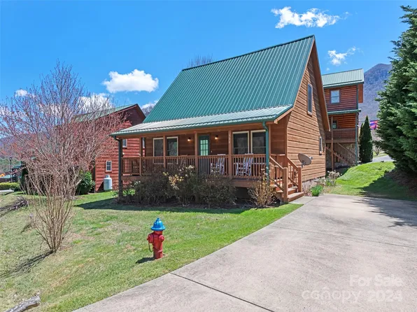 588 Panoramic Loop, Maggie Valley, NC 28751
