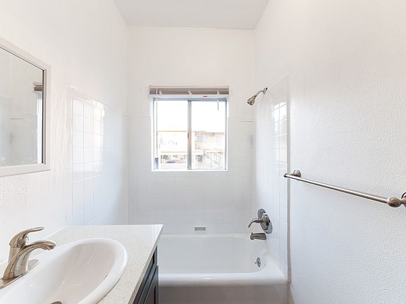 4th image of 209 N Berendo St Unit 3/4