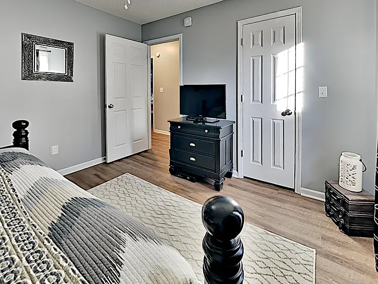Megan Dr — Photo 7