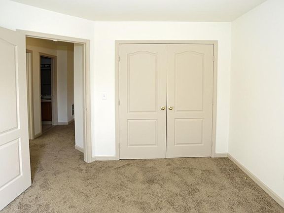4th image of 5 Burton Way #5e8f5f464