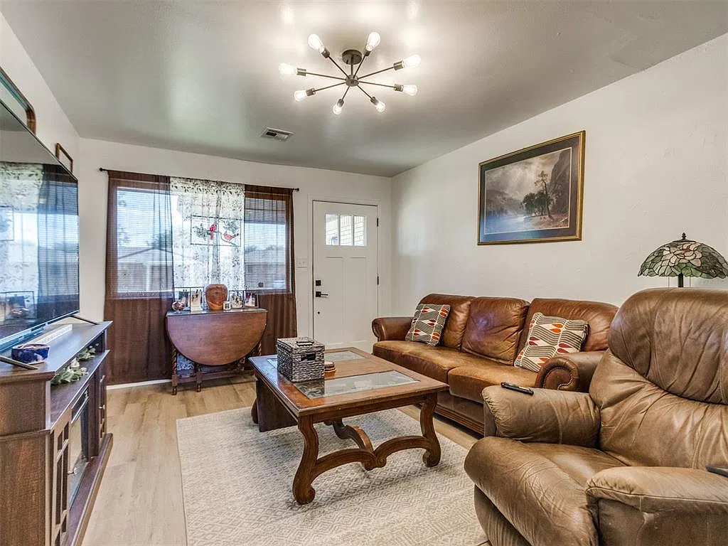 3 bed, 1.5 bath, 875 sqft, $1,300 — Photo 4