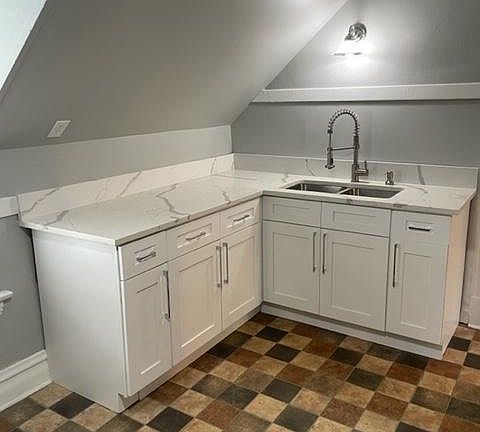 2nd image of 1215 Clarence Ave Unit 2