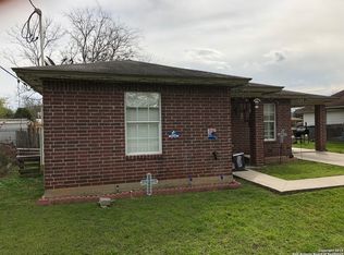 615 Stratton St, Seguin, TX 78155