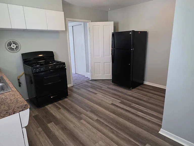 1206 Maple Ave — Photo 4