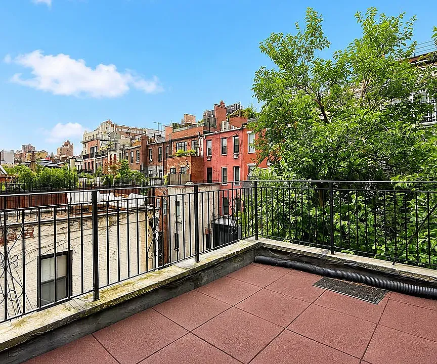 17 W 74th St #4B