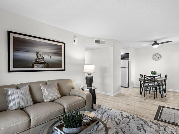 4th image of 2829 Palo Verde Dr NE APT A
