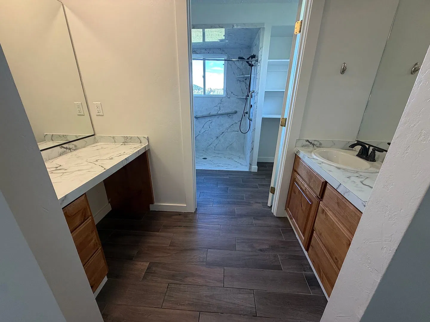 Spacious 6-bedroom, 3-bathroom home with breathtaking views — Photo 2