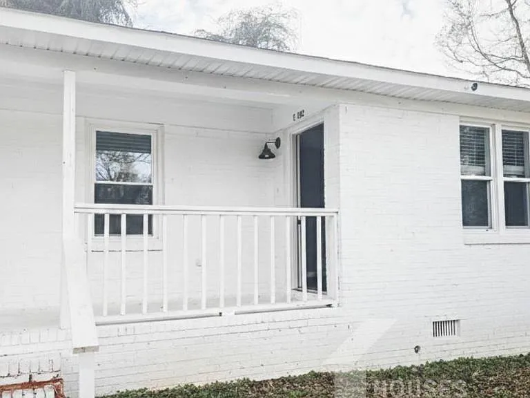 511 Hampton Ave #C101 — Photo 1
