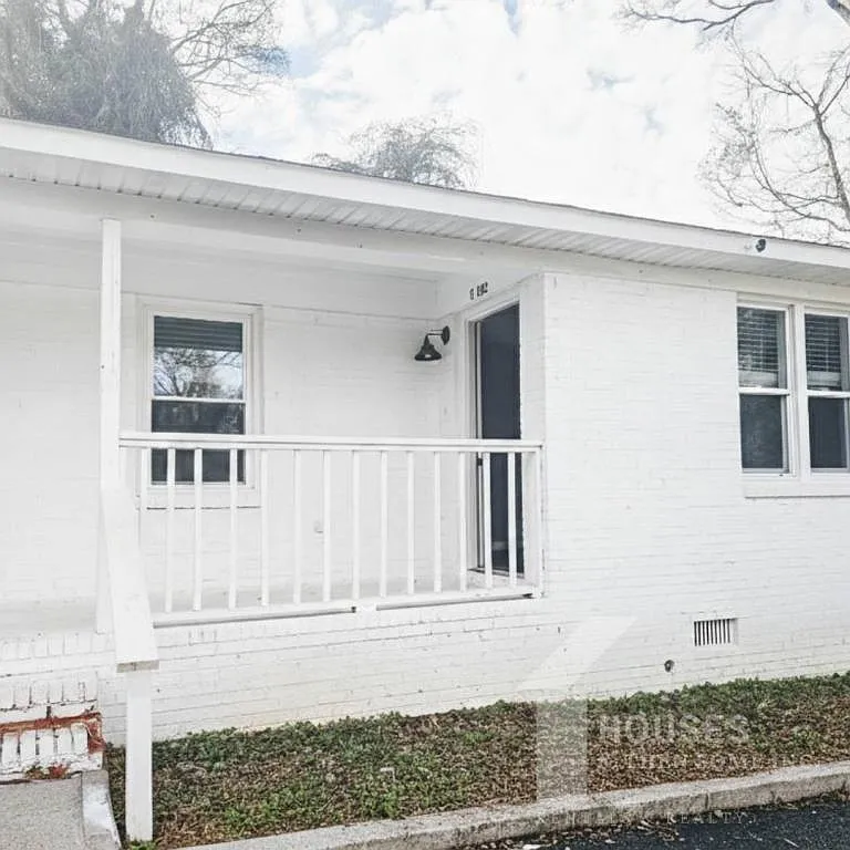 Building Photo - 511 Hampton Ave #B101
