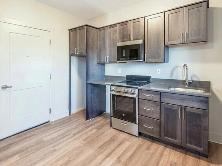 530 Broadway Apartments — Photo 47