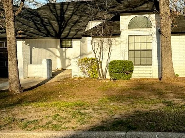 220 Spruce Cir, Azle, TX 76020