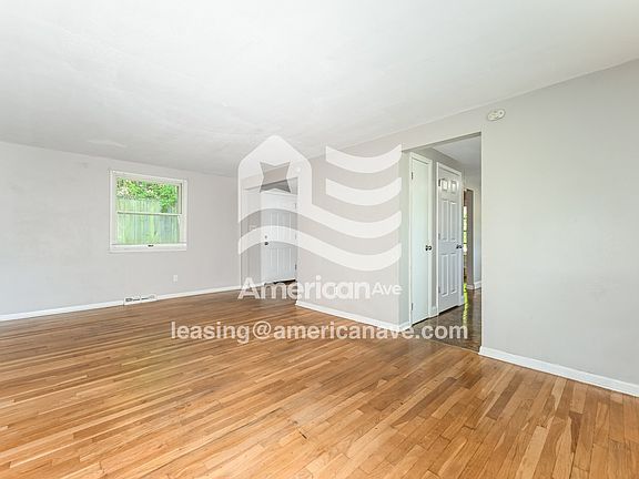 896279_002_living_room_3.jpg