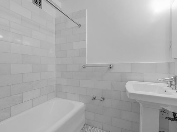5th image of 307 E 44th St APT M