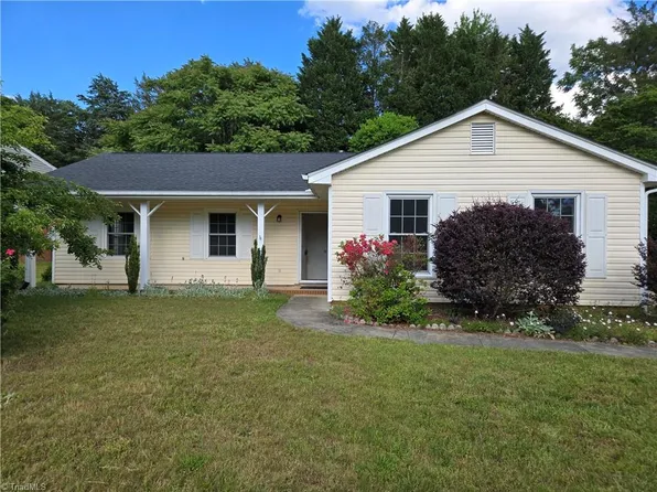 4015 Village Pl, Winston Salem, NC 27127