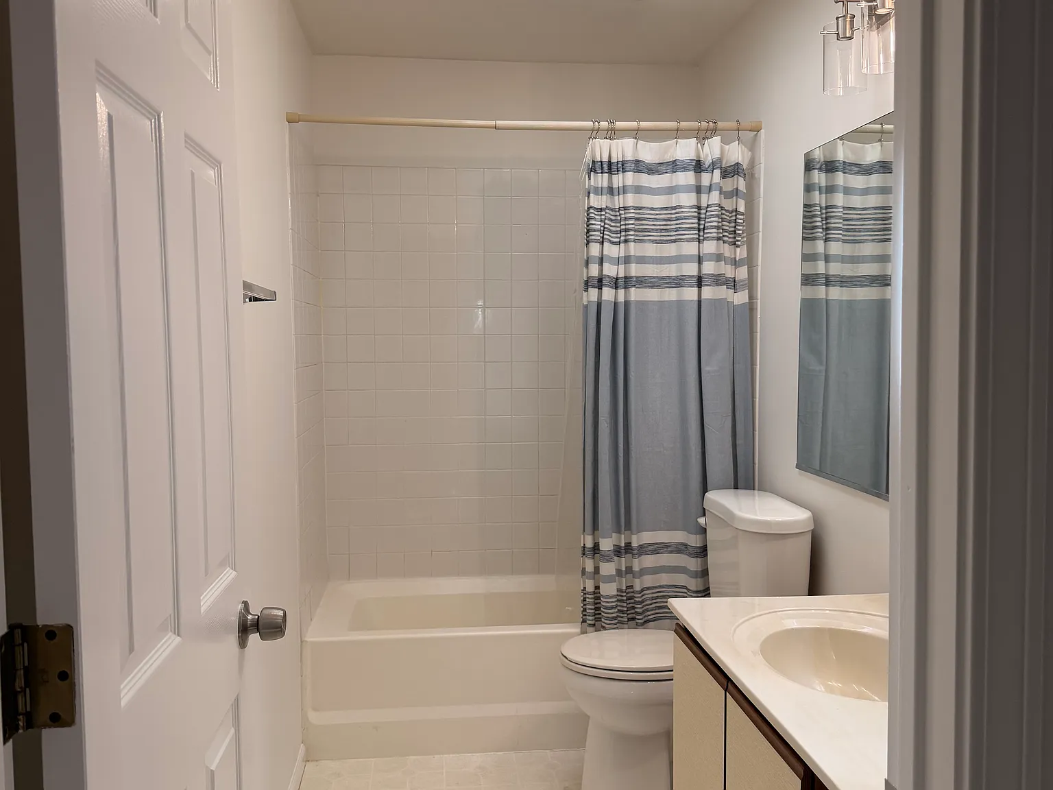 3 bed, 1187 sqft, $2,500 — Photo 3